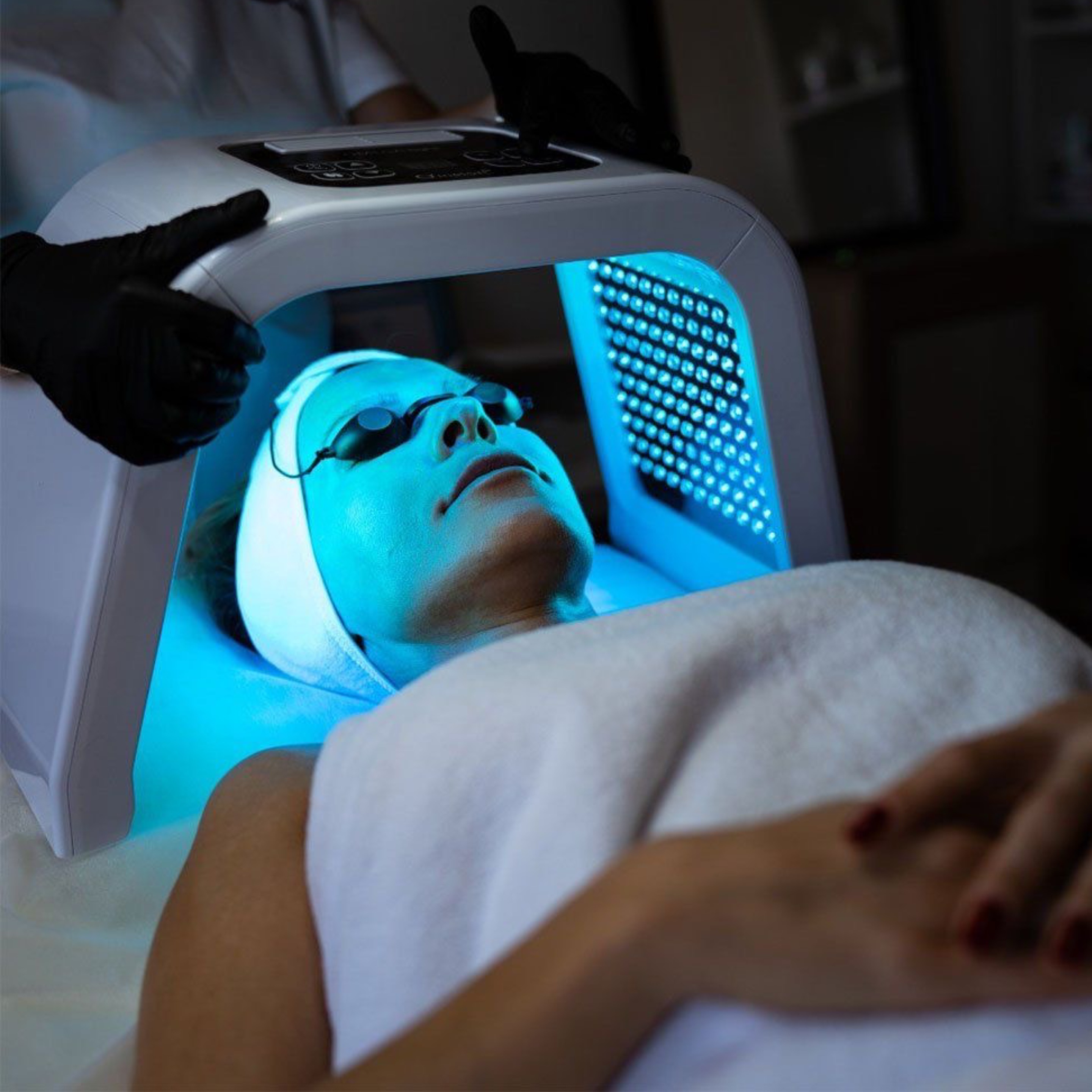 Service: COSMETOLOGY – LED Therapy