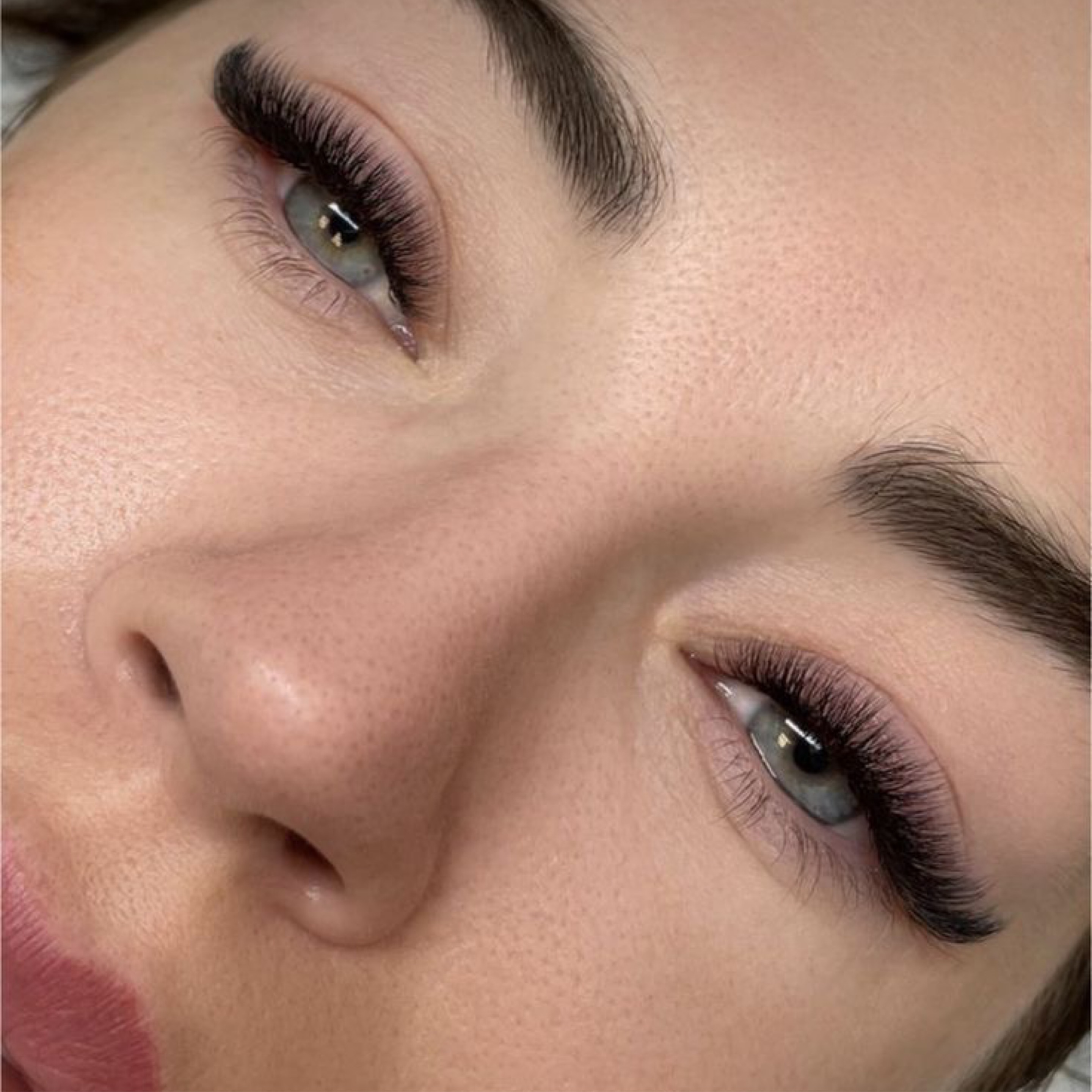 Service: Lashes – Medium Volume Set